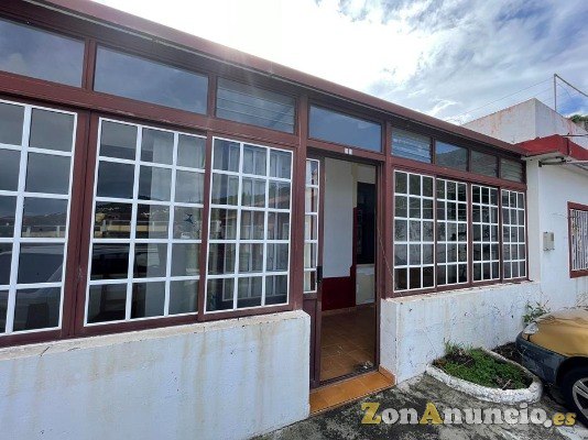 ID-466  Pequeña casa adosada en una zona cerca